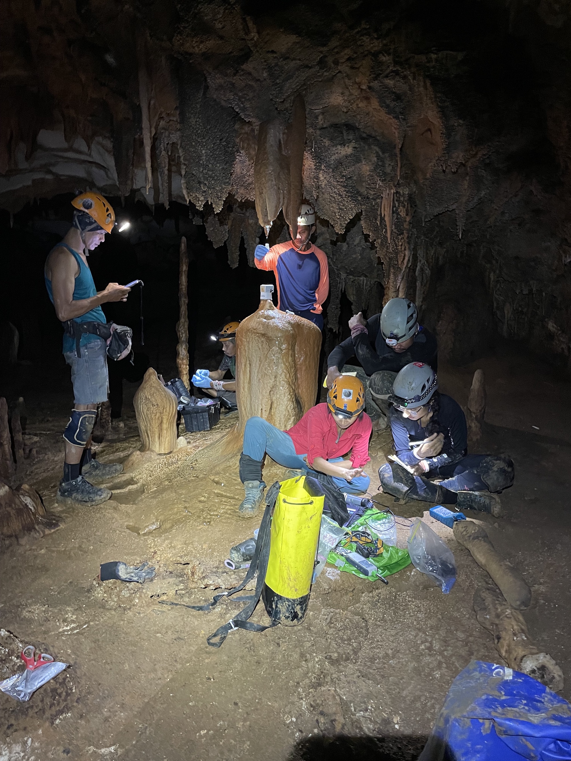 Natasha and her collaborators discuss cave-air temperature and collect drip water for analysis