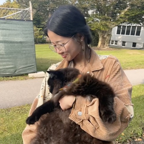 yehjin holding a cat