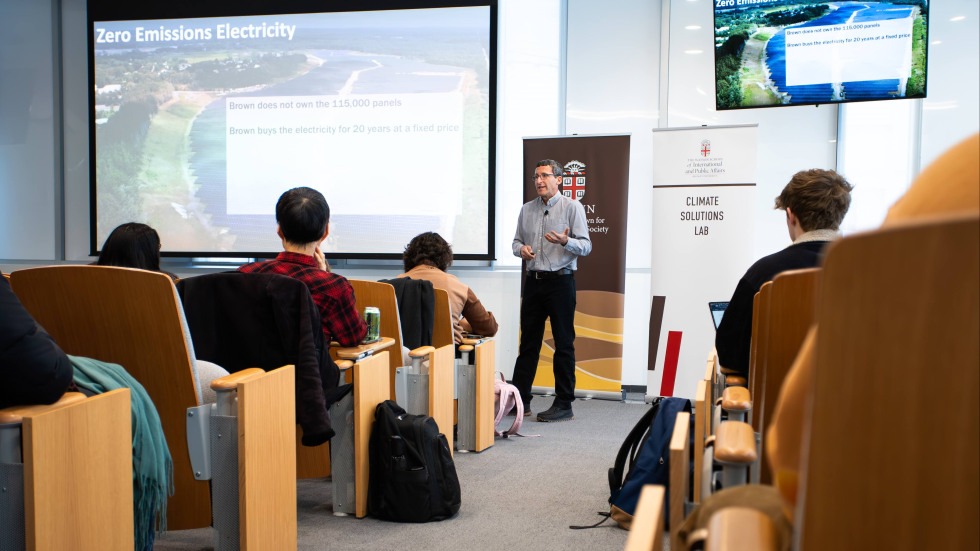 Stephen Porder speaks to an audience