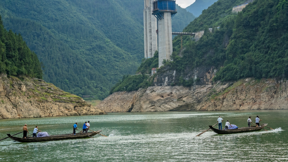 Fishermen work along the Yangtze River
