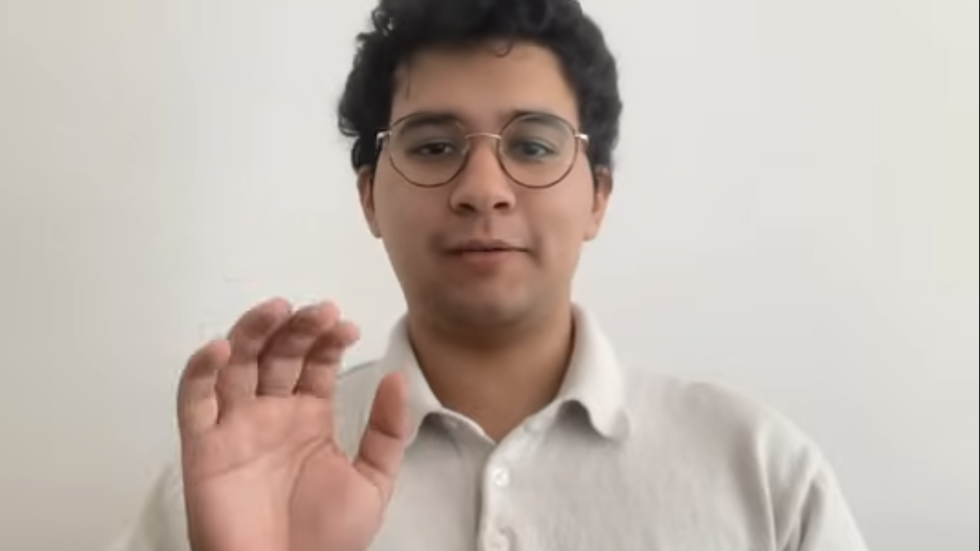Eduardo Adriano headshot with video